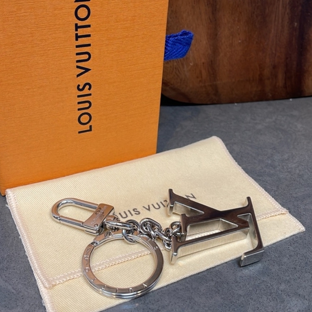 Louis Vuitton Silver Key Holder/ Gorgeous 😍